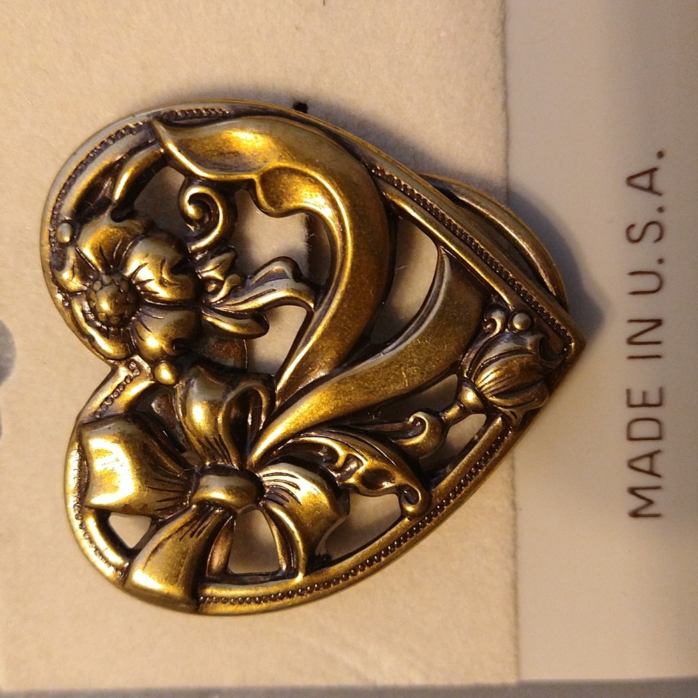 Vintage Heart Shaped Gold Scarf Holder Made in USA WOW! - Picture 10 of 12
